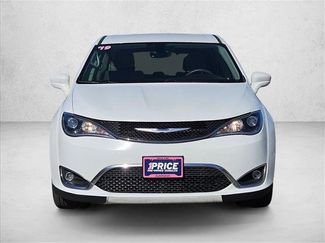 Used 2019 Chrysler Pacifica Touring Plus w/ Tire & Wheel Group video 2