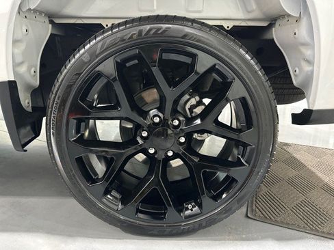 Used 2024 Chevrolet Silverado 1500 Custom RWD image 9