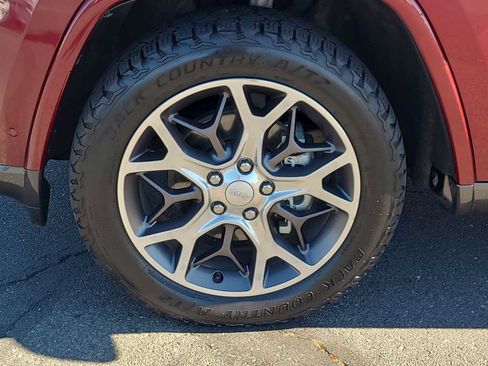 Used 2018 Jeep Grand Cherokee Limited image 16