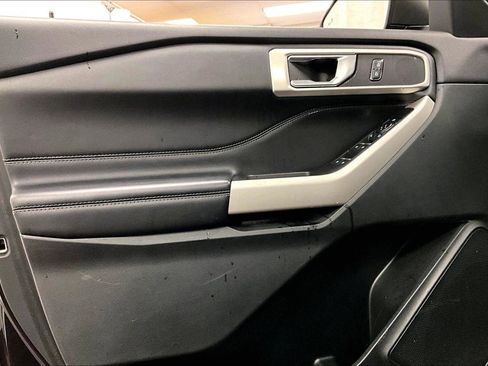 Certified 2022 Ford Explorer XLT w/ Equipment Group 202A image 22