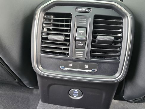 New 2025 Porsche Macan image 18