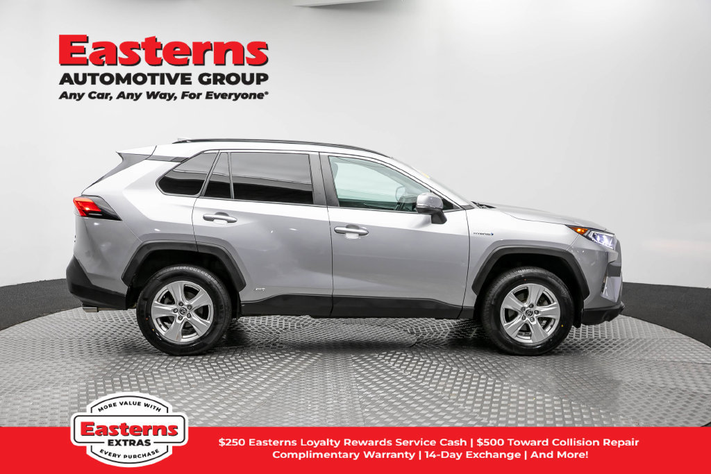 Used 2021 Toyota RAV4 XLE w/ XLE Grade Weather Package AWD/4WD image 5