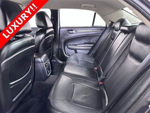 Used 2018 Chrysler 300 Limited image 26