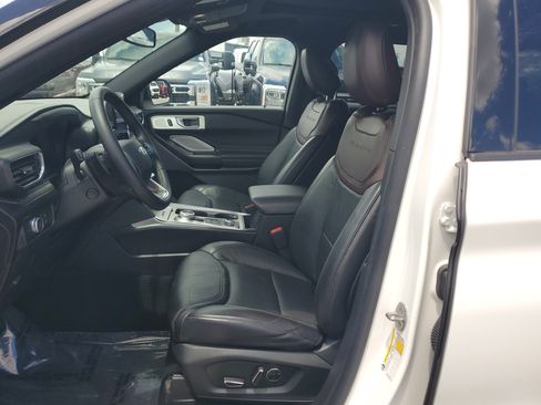 Used 2020 Ford Explorer Platinum w/ Premium Technology Package image 12
