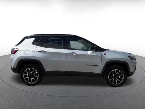 Used 2025 Jeep Compass Trailhawk AWD/4WD image 16