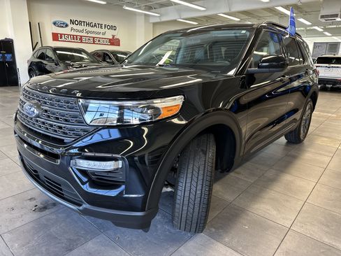 Certified 2023 Ford Explorer XLT w/ Equipment Group 202A image 18