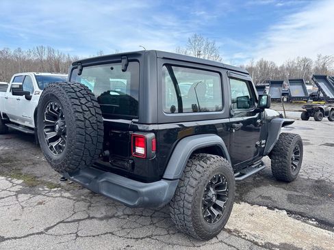 Used 2019 Jeep Wrangler Sport AWD/4WD image 3