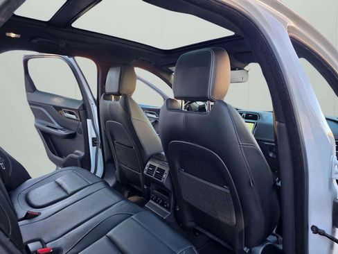 Used 2018 Jaguar F-PACE R-Sport image 21
