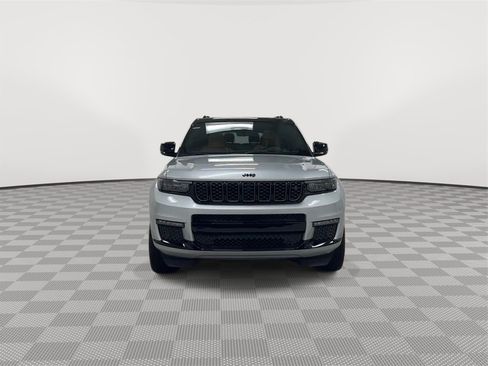 Used 2023 Jeep Grand Cherokee L Summit image 3