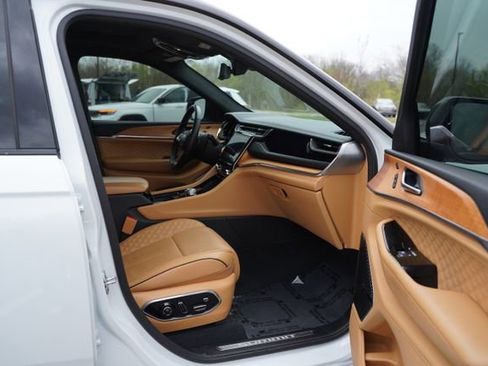 Used 2023 Jeep Grand Cherokee L Summit image 21