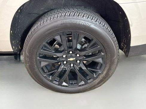Used 2024 Chevrolet Suburban High Country image 37