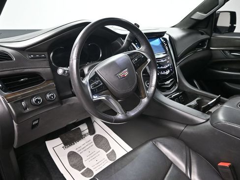 Used 2020 Cadillac Escalade Platinum AWD/4WD image 15