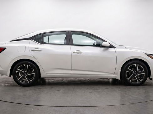 Used 2025 Nissan Sentra SV FWD image 9