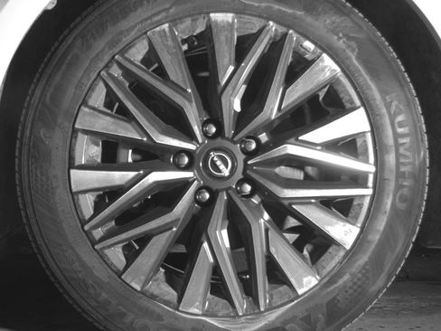 Used 2025 Nissan Altima 2.5 SV FWD image 12