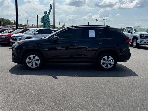 Used 2020 Toyota RAV4 LE FWD image 6