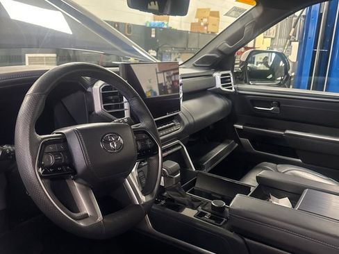 Used 2023 Toyota Sequoia Platinum image 3