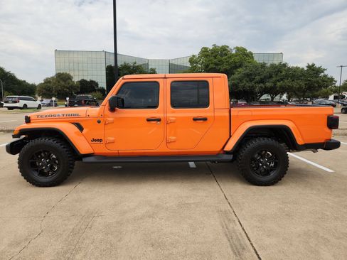 Used 2025 Jeep Gladiator Sport AWD/4WD image 3