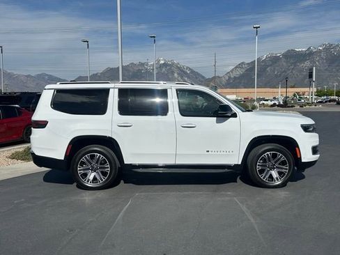 Used 2025 Jeep Wagoneer 4WD image 26