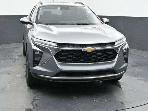 New 2026 Chevrolet Trax LT w/ Driver Confidence Package FWD image 3