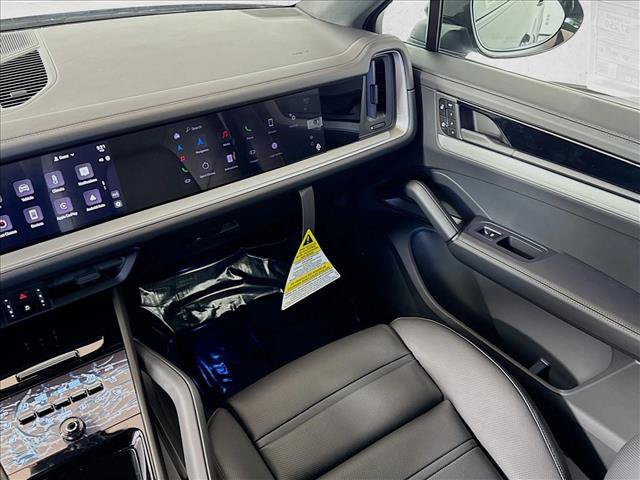 Certified 2025 Porsche Cayenne Coupe AWD/4WD image 19