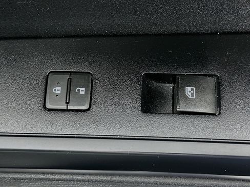 Used 2021 Toyota Tacoma SR w/ SR Convenience Package image 28