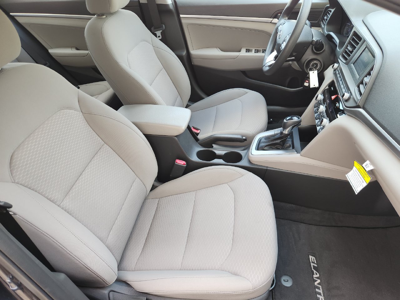 Used 2020 Hyundai Elantra SE FWD image 11