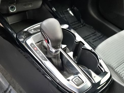 Certified 2025 Chevrolet Trax LT w/ LT Convenience Package image 27