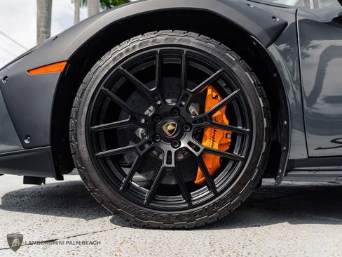 Used 2024 Lamborghini Huracan Sterrato image 41