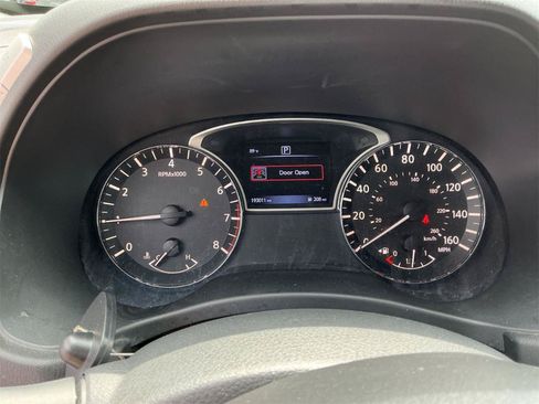 Used 2017 Nissan Pathfinder SV FWD image 17