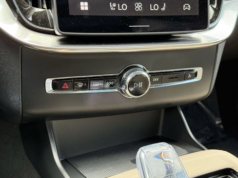 Certified 2025 Volvo XC90 B5 Core AWD/4WD image 29