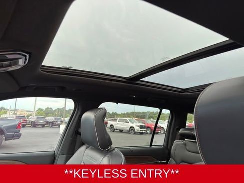 Used 2023 Jeep Grand Cherokee L Summit w/ Luxury Tech Group V AWD/4WD image 12
