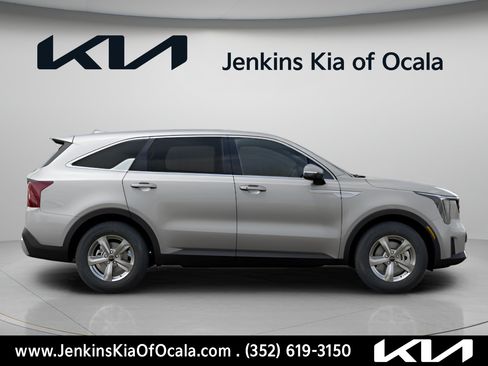 New 2026 Kia Sorento LX FWD image 2