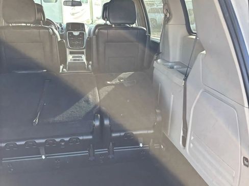 Used 2016 Chrysler Town & Country Touring image 50