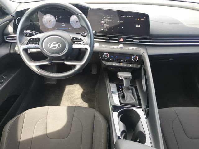 Used 2025 Hyundai Elantra SEL FWD image 15