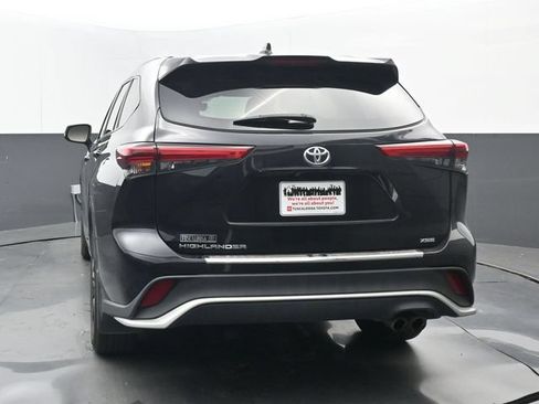 Used 2023 Toyota Highlander XSE FWD image 4