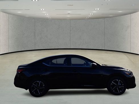 Used 2025 Nissan Sentra SV image 4