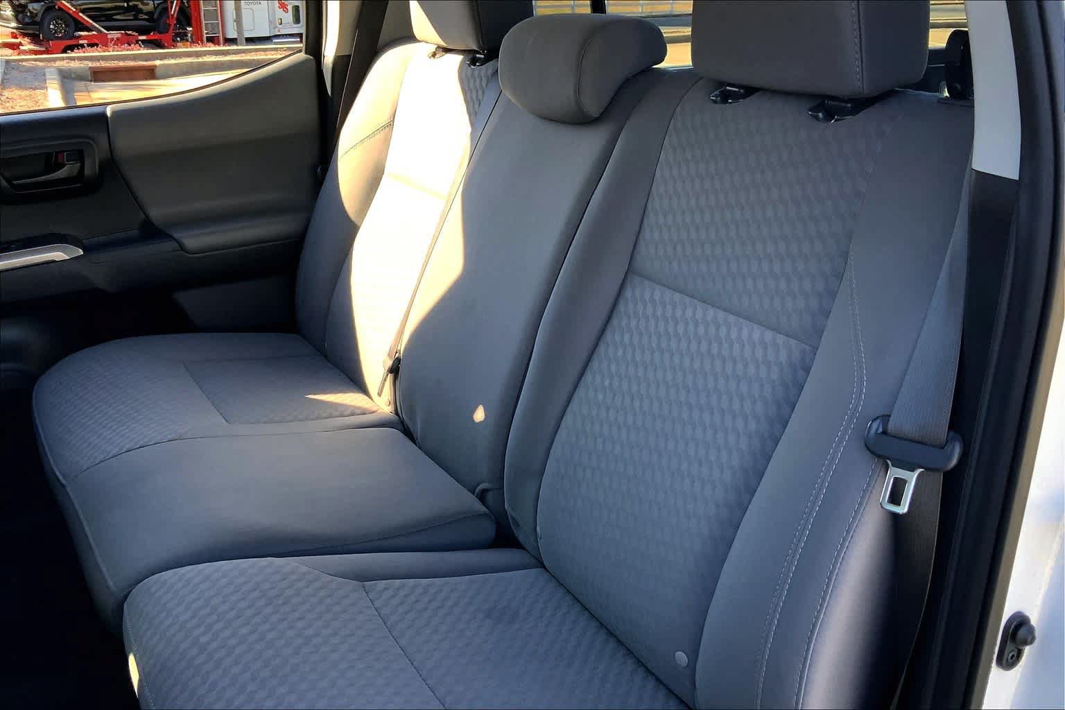 Used 2020 Toyota Tacoma SR5 AWD/4WD image 17