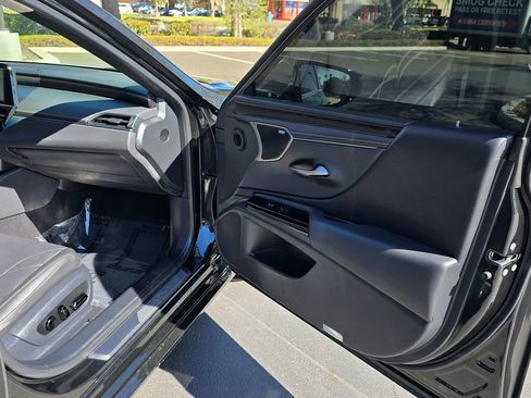 Used 2024 Lexus ES 300h Luxury w/ Accessory Package (Z2) image 29