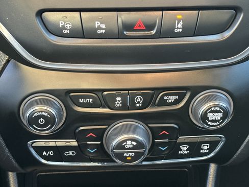 Used 2023 Jeep Cherokee Altitude Lux image 20