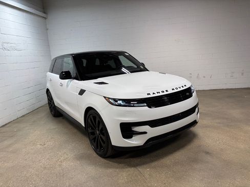 Used 2023 Land Rover Range Rover Sport SE AWD/4WD image 4