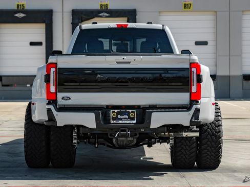 Used 2026 Ford F450 Platinum w/ FX4 Off-Road Package image 13