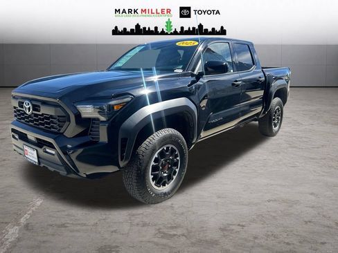 Used 2025 Toyota Tacoma TRD Off-Road AWD/4WD image 1