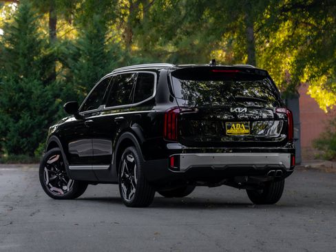 Used 2023 Kia Telluride S w/ S Sunroof Package AWD/4WD image 3
