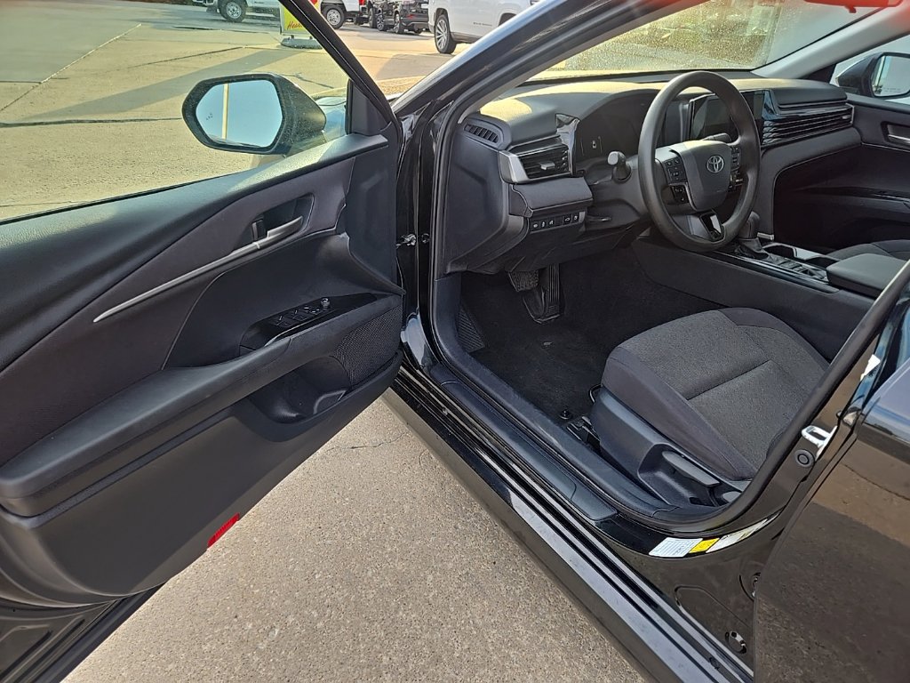 Used 2025 Toyota Camry LE FWD image 8