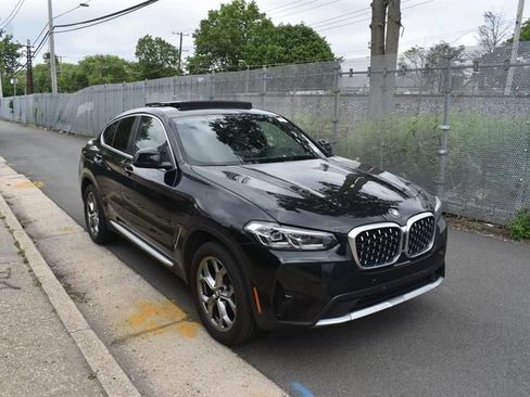 Used 2024 BMW X4 xDrive30i w/ Parking Assistance Package AWD/4WD image 4