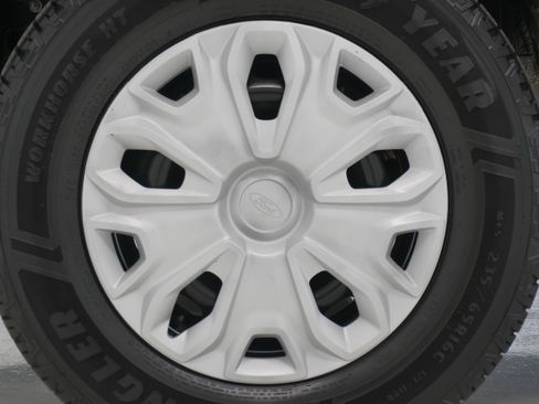 Used 2018 Ford Transit 150 XLT image 22