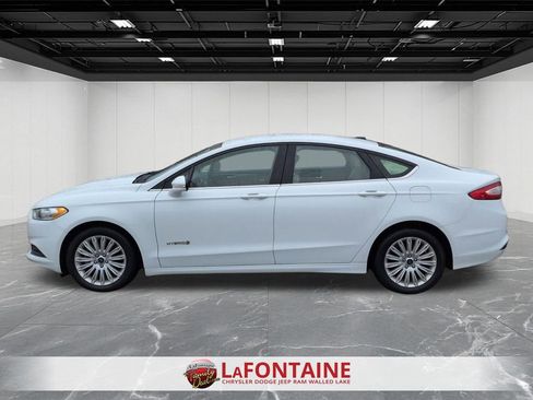 Used 2014 Ford Fusion SE image 2