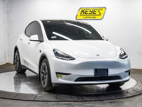 Used 2023 Tesla Model Y AWD image 2
