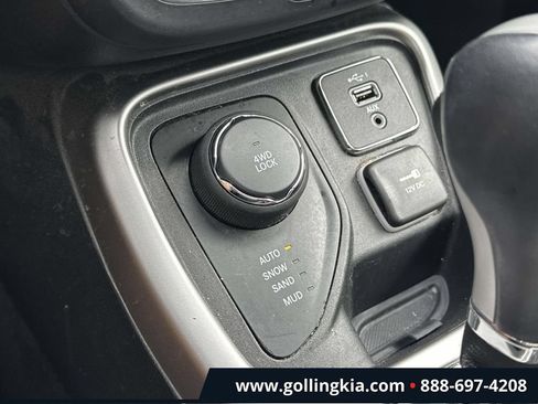 Used 2019 Jeep Compass Latitude w/ Cold Weather Group AWD/4WD image 25