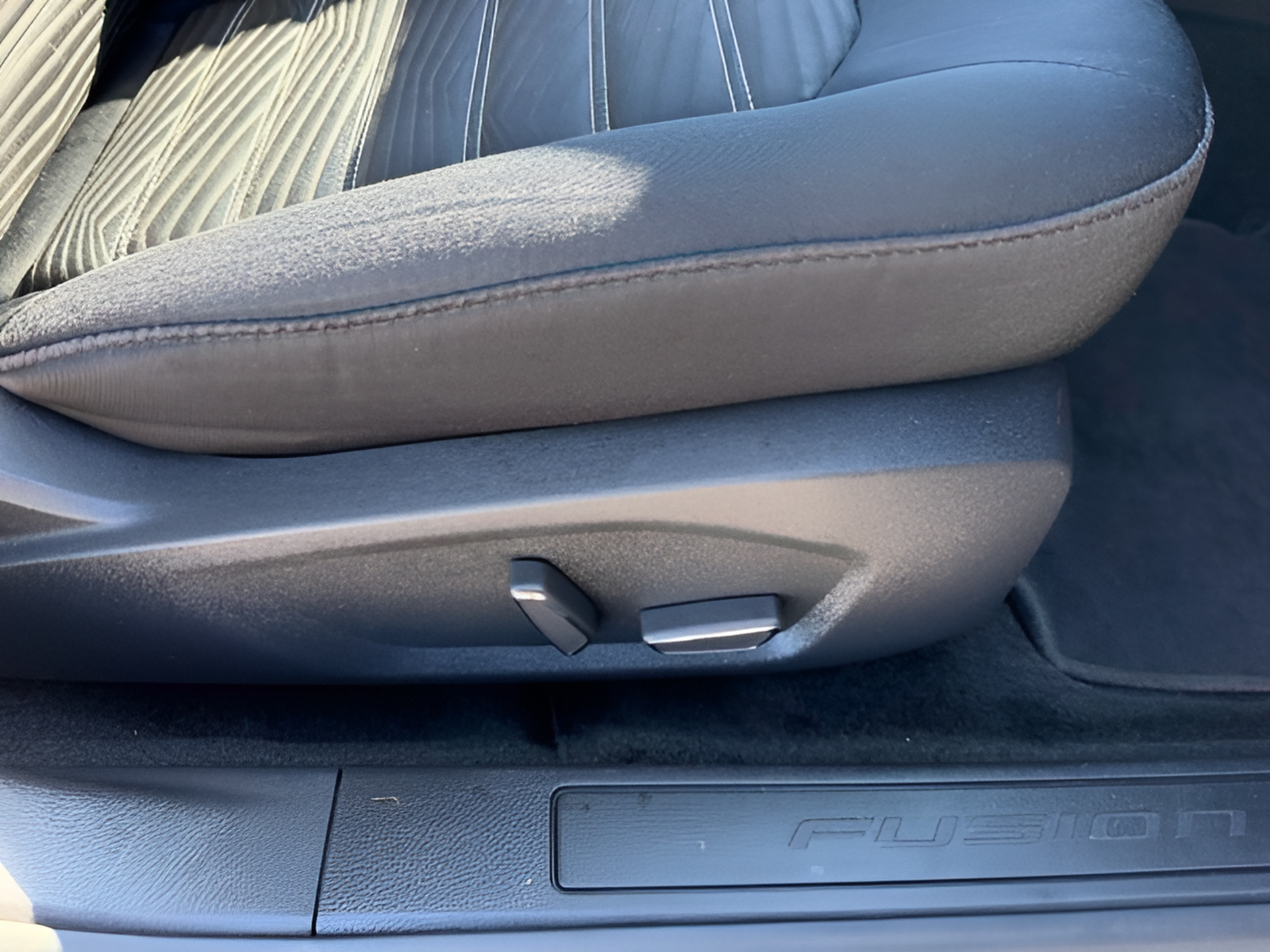 Used 2016 Ford Fusion SE FWD image 28